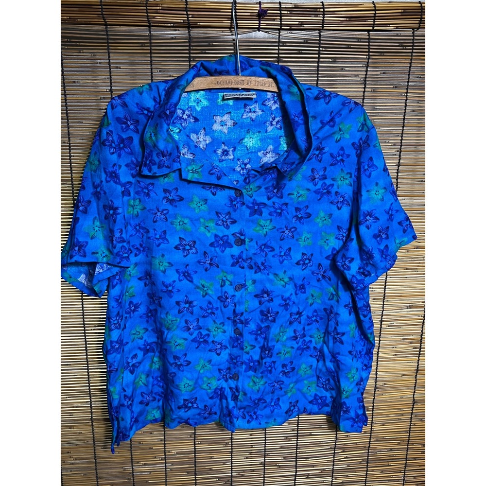 Portraits by Northern Isles Vintage Blue Floral Button Down Shirt Short Sleeve
